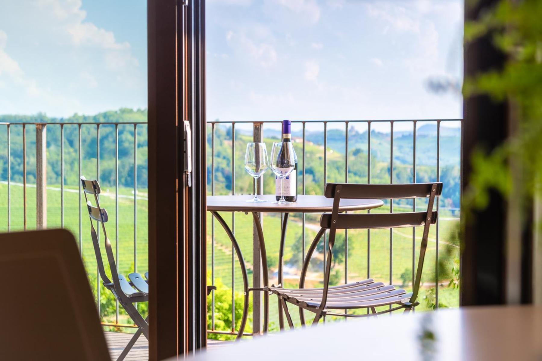 Il Cortile Suites Diano dʼAlba Eksteriør bilde