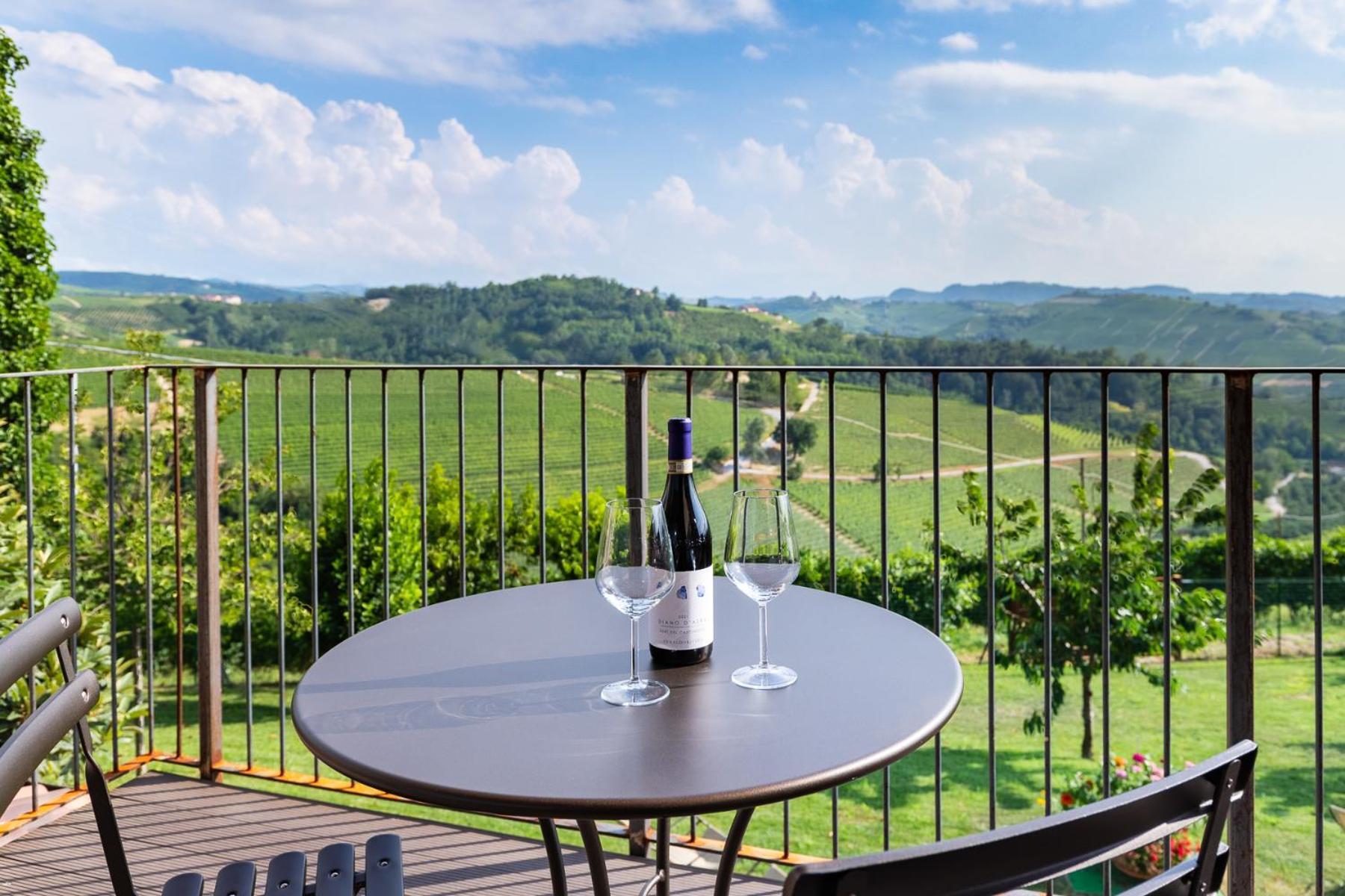 Il Cortile Suites Diano dʼAlba Eksteriør bilde